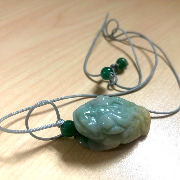 Jade Frog Necklace - Picture 1 of 3